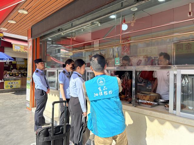 11.14聯(lián)合郁南縣公安局開展肉制品和食用農(nóng)產(chǎn)品專項執(zhí)法抽檢2.jpg