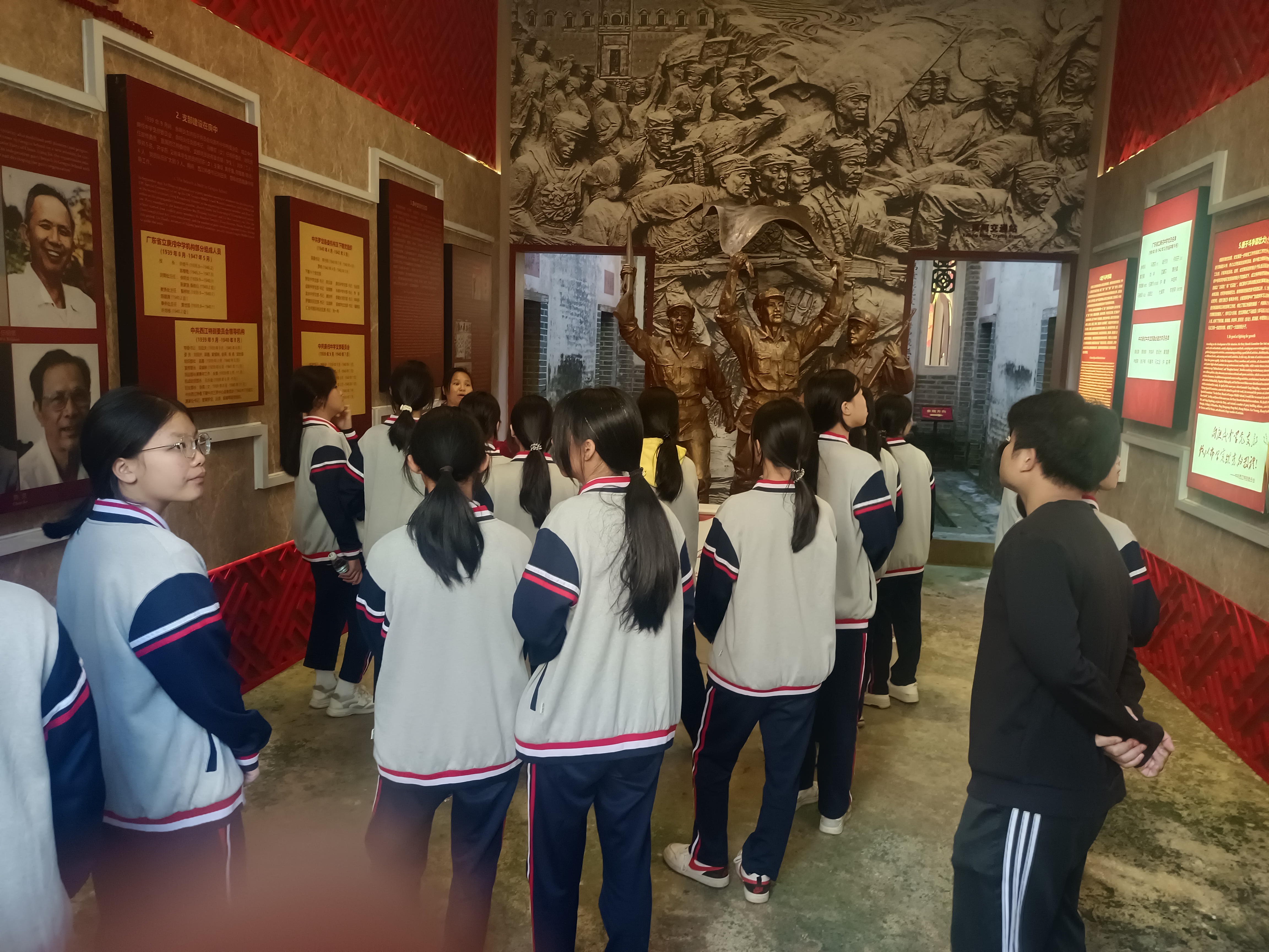 連灘鎮(zhèn)初級中學(xué)開展2024年紅色基地研學(xué)教育活動4.jpg