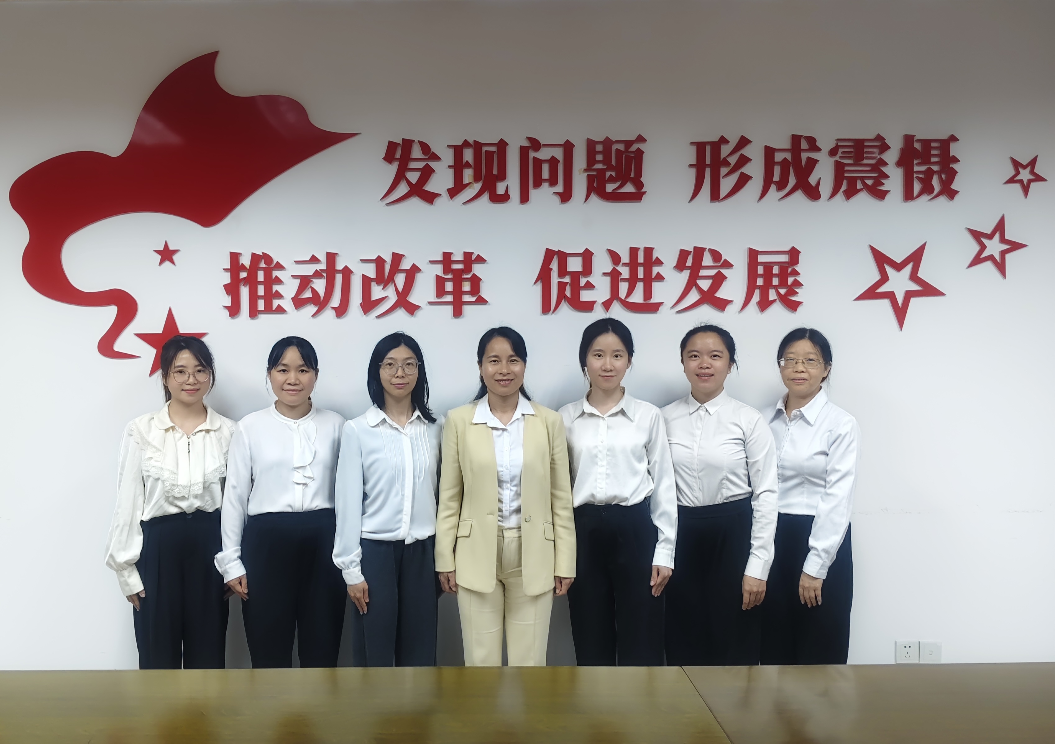 巡察辦女干部合影.jpg